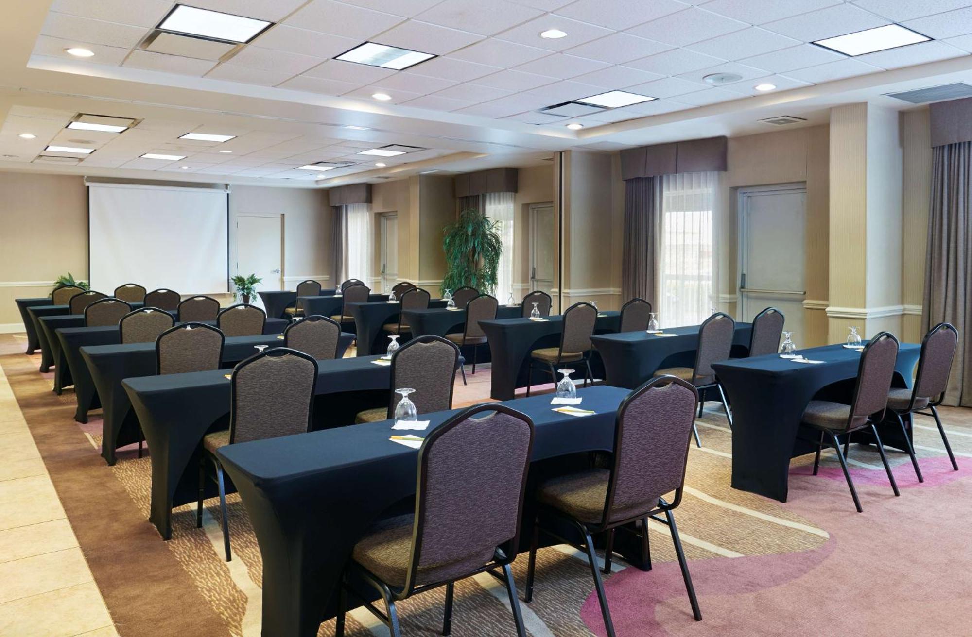 Hilton Garden Inn Charlotte North Zewnętrze zdjęcie