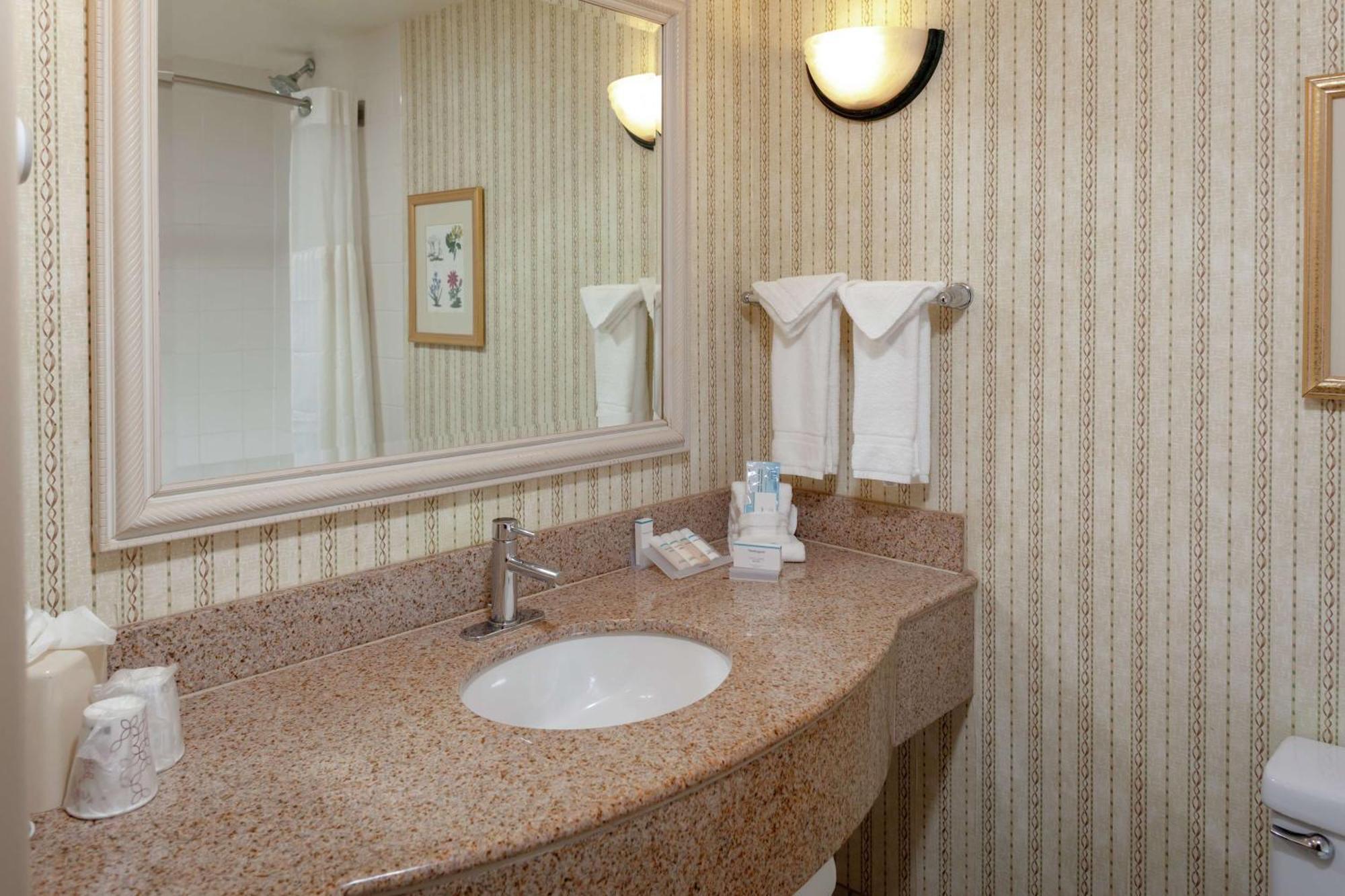 Hilton Garden Inn Charlotte North Zewnętrze zdjęcie