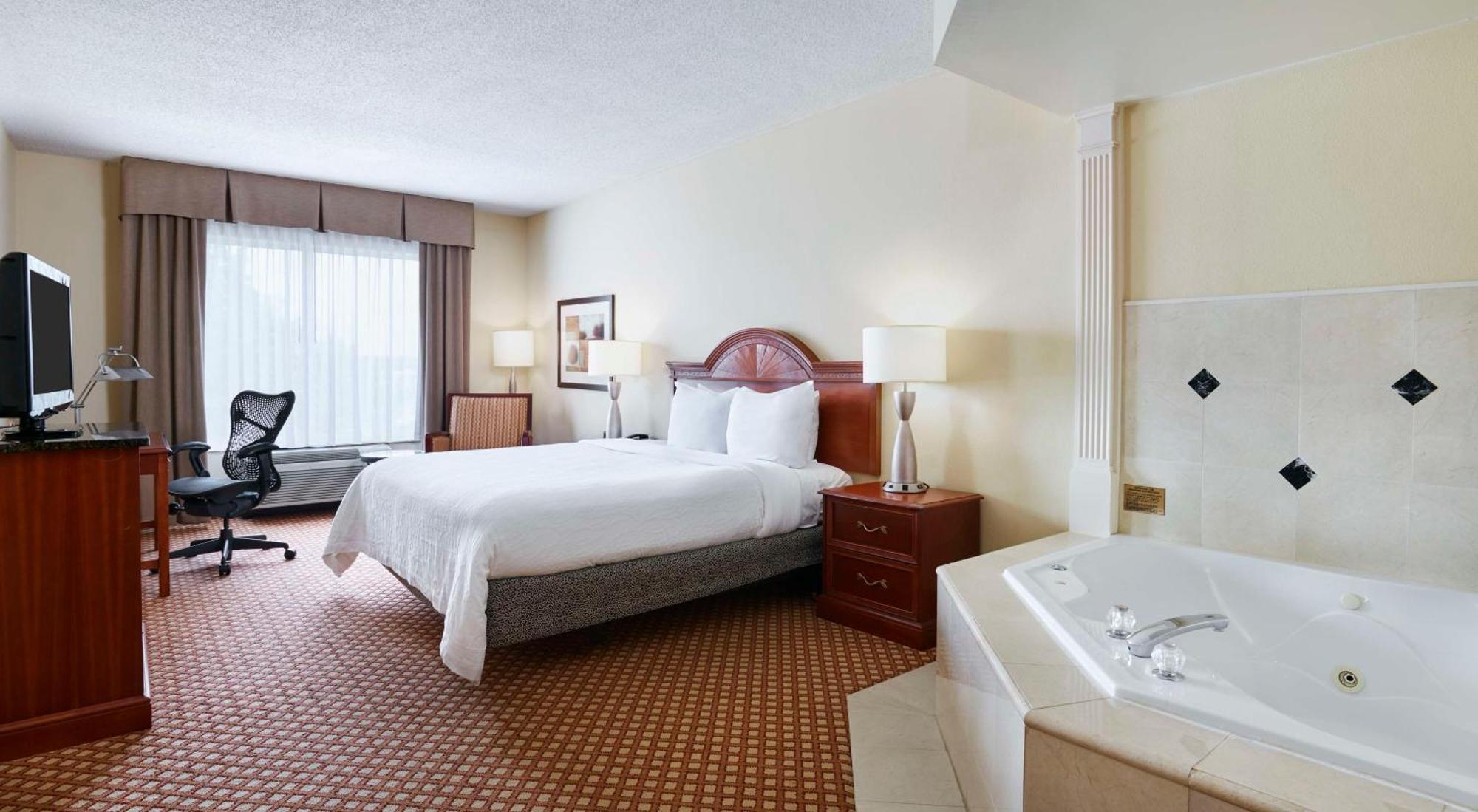 Hilton Garden Inn Charlotte North Zewnętrze zdjęcie
