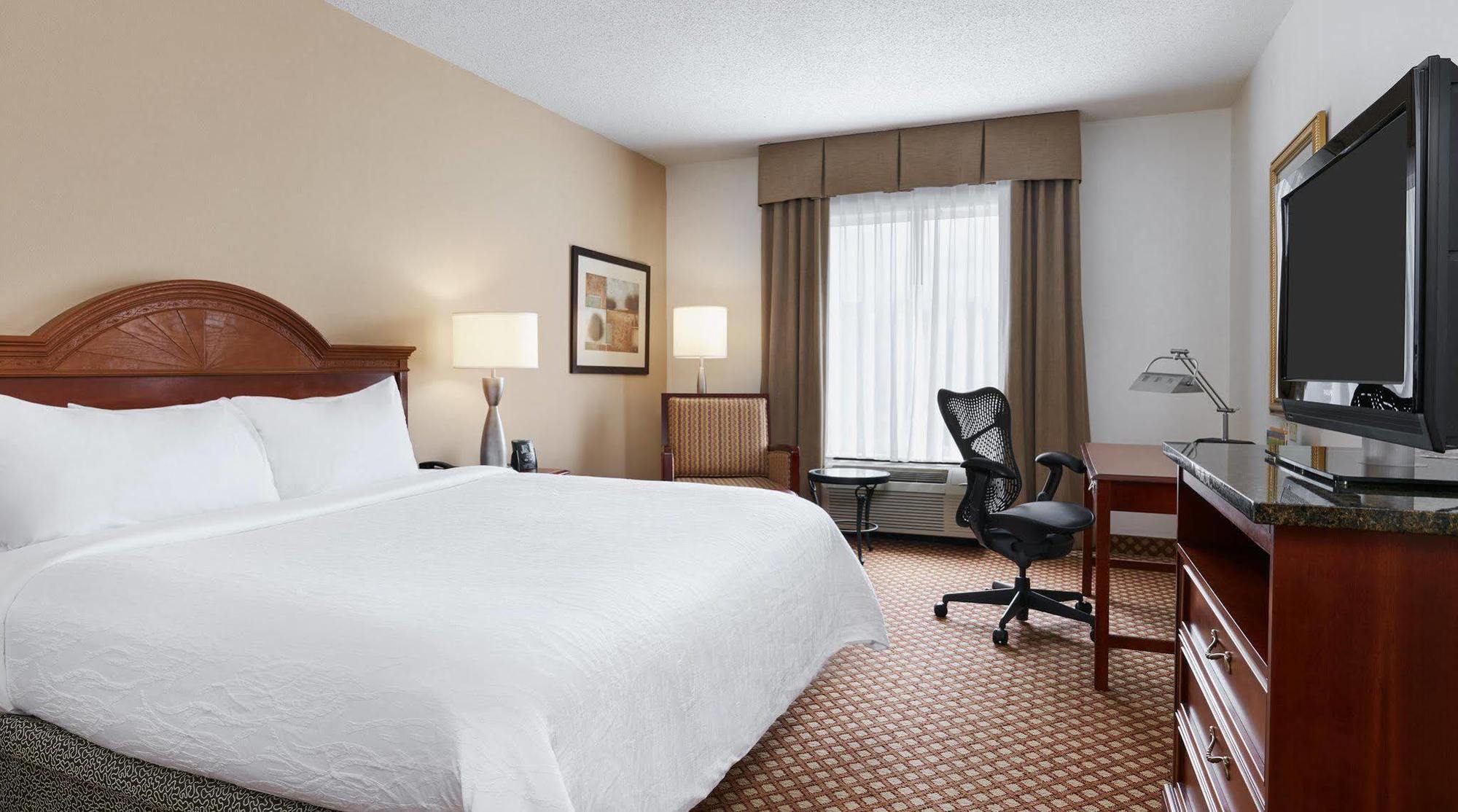 Hilton Garden Inn Charlotte North Zewnętrze zdjęcie